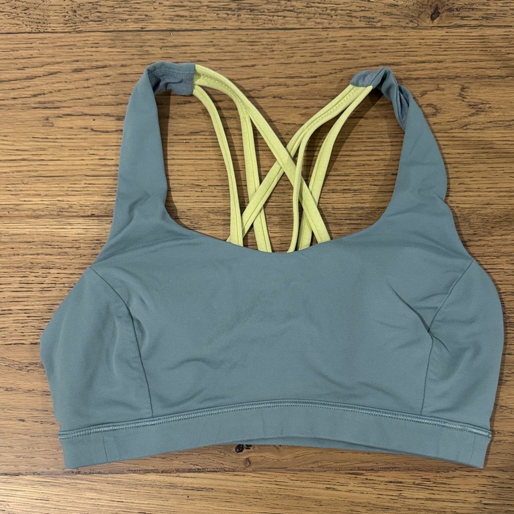 Women's LuLu Lemon Strappy Back Sports Bra in Sage Green and Lime Size 4